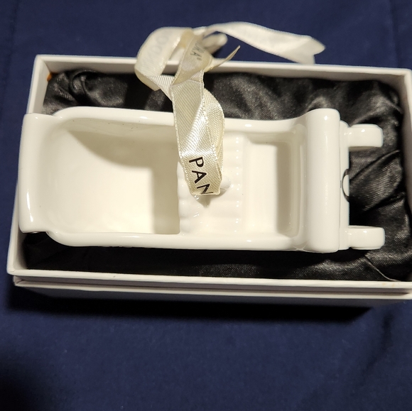 Pandora Sleigh Ornament - Picture 5 of 6